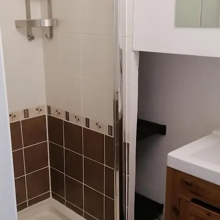 Agreable Maison De De 120m² A *